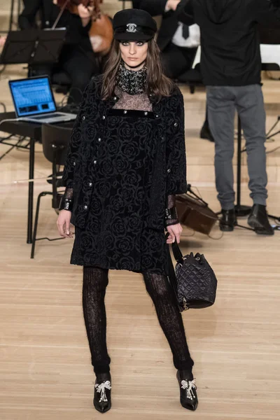 Look 60